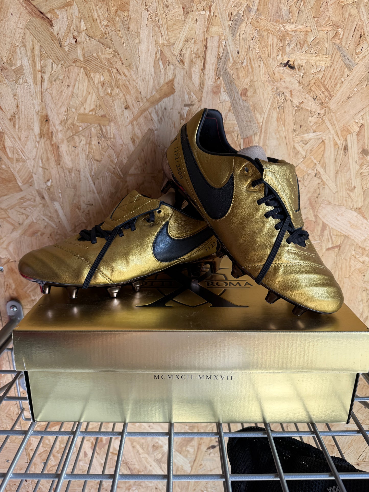 Nike Tiempo Legend VI Totti x Roma